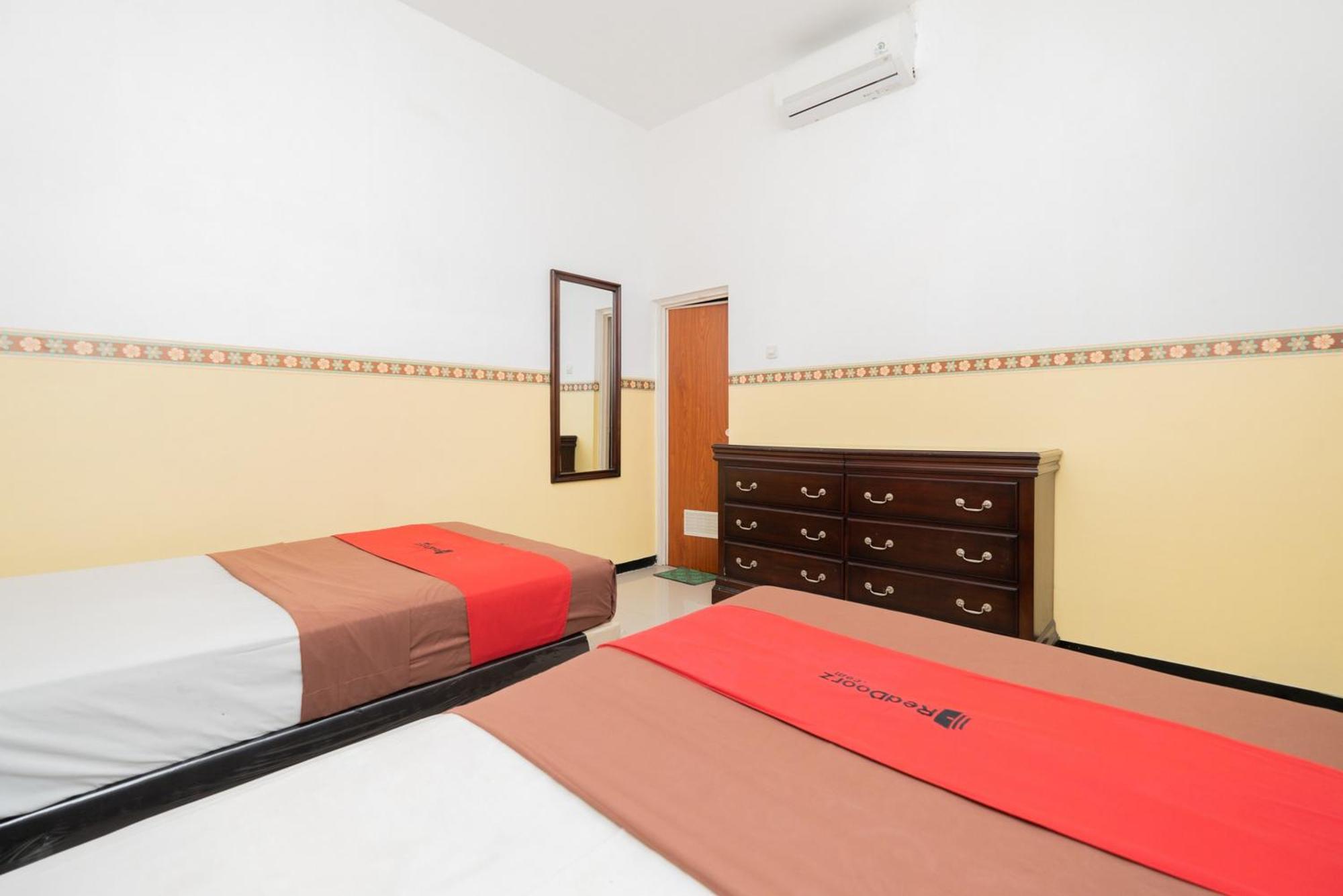 Reddoorz Near Taman Krida Budaya Malang Exterior foto