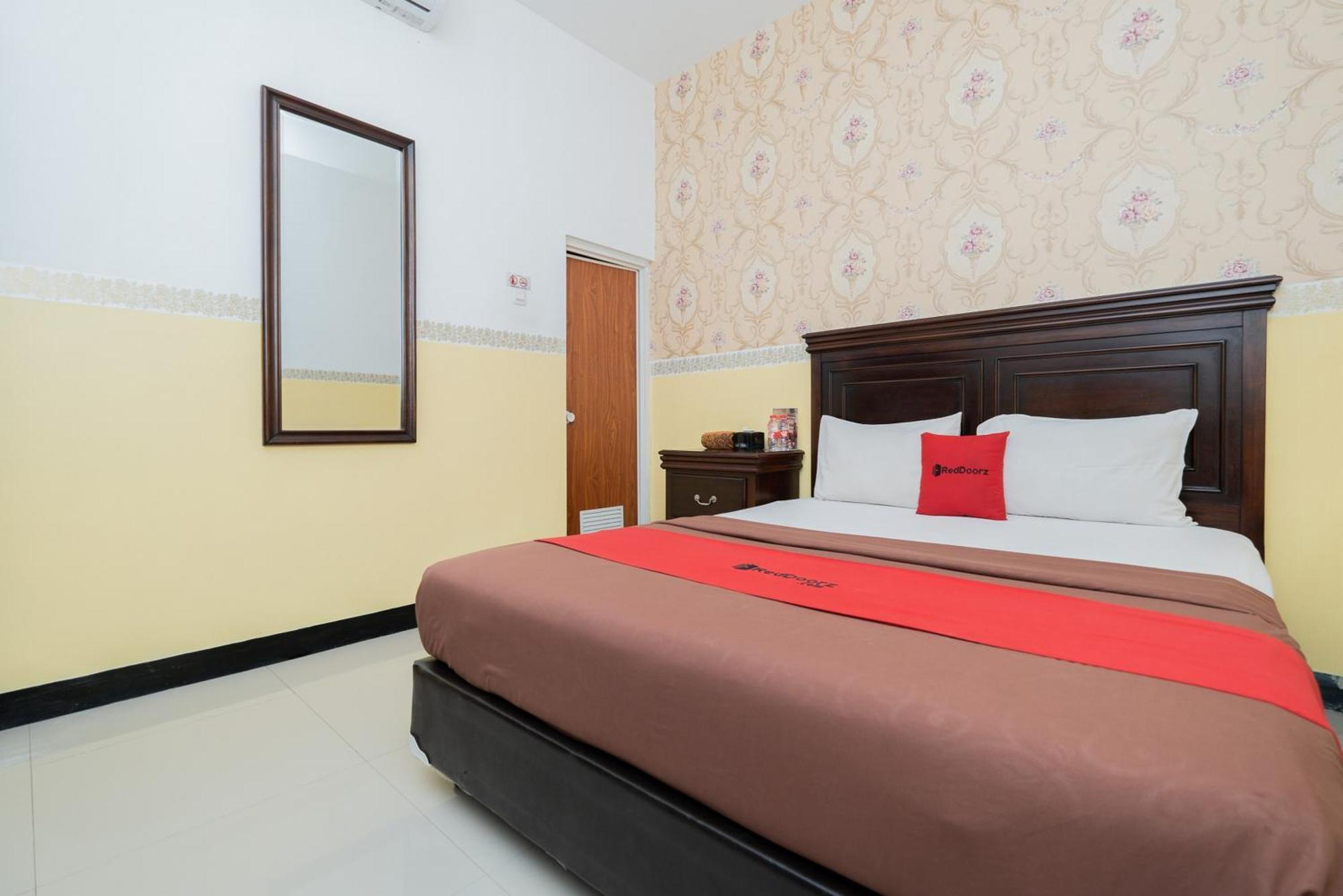 Reddoorz Near Taman Krida Budaya Malang Exterior foto