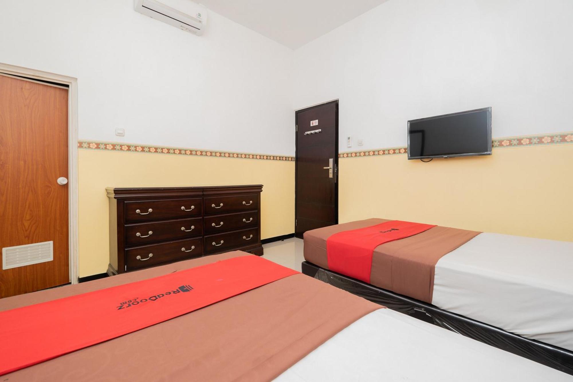Reddoorz Near Taman Krida Budaya Malang Exterior foto