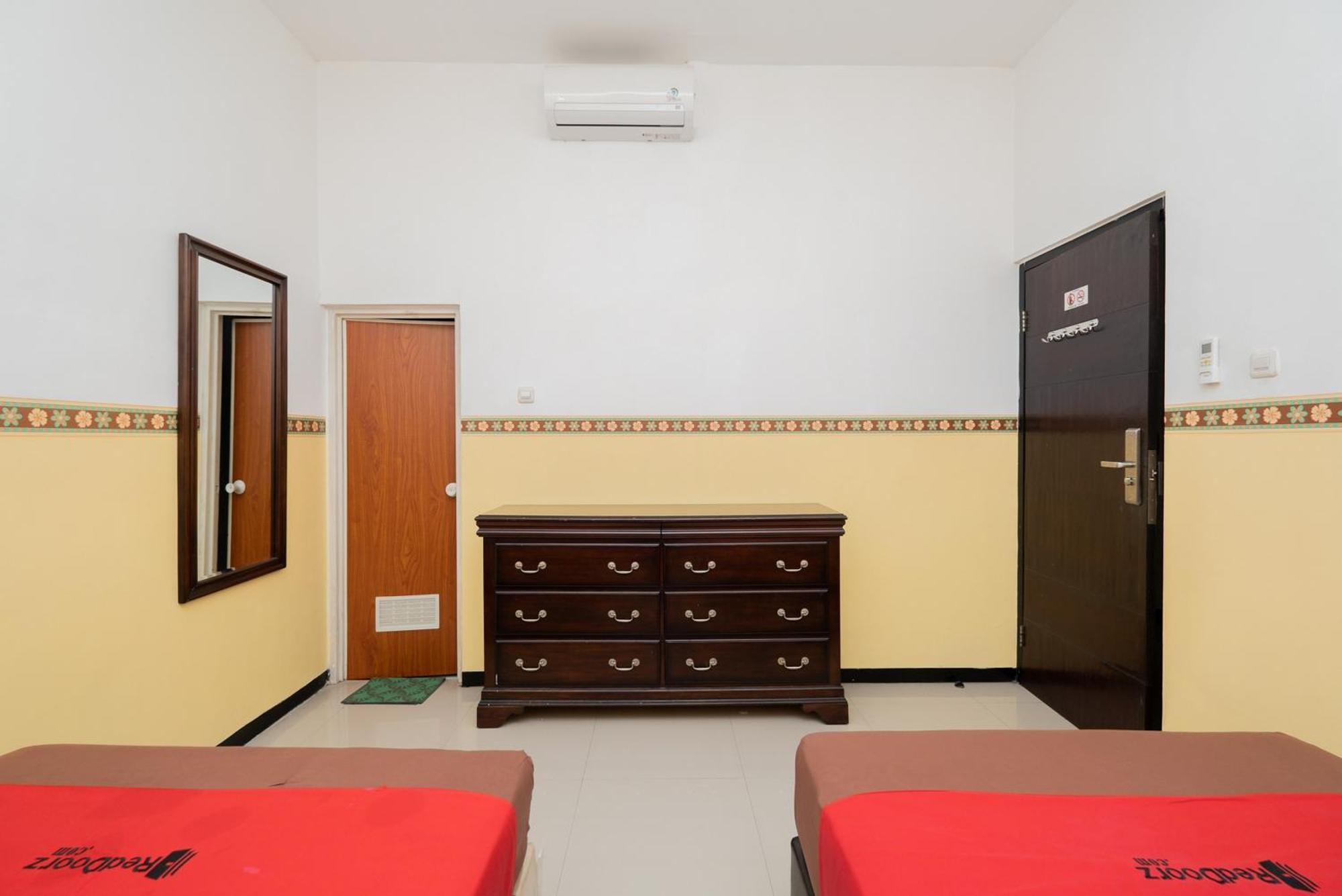 Reddoorz Near Taman Krida Budaya Malang Exterior foto